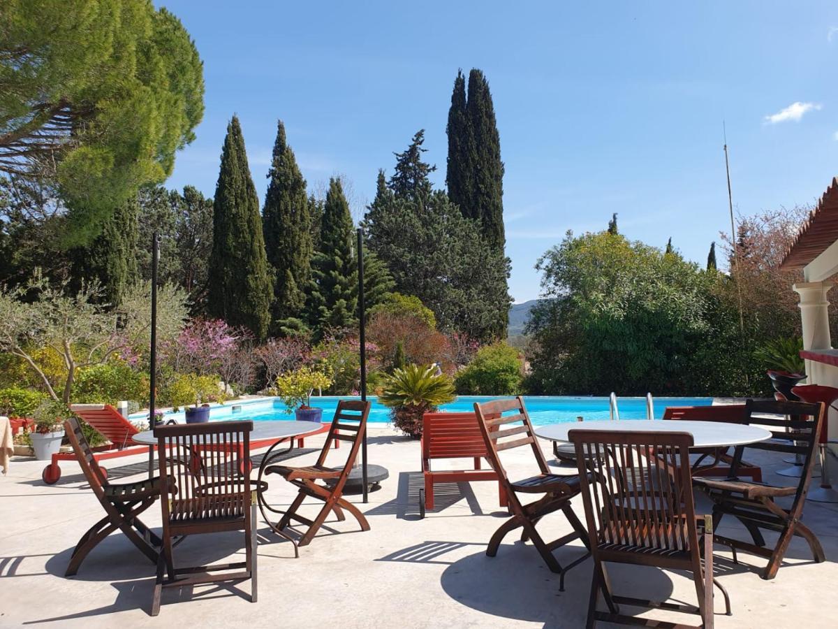 Au Mas Saint Pierre Hotel Pignans Екстериор снимка