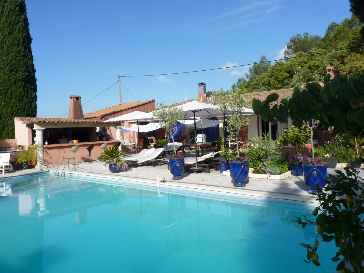 Au Mas Saint Pierre Hotel Pignans Екстериор снимка